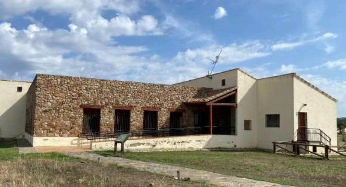 Acusan a la Junta de abandonar el principal observatorio de aves de Extremadura