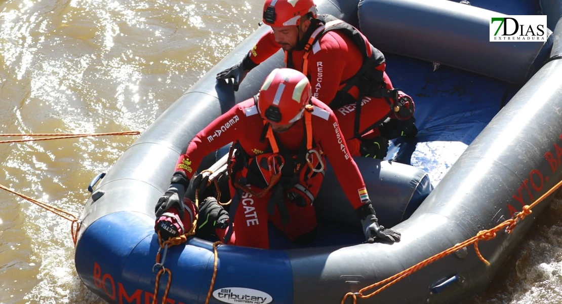 Así han sido las duras prácticas de rescate de ASPEX Y Bomberos de Badajoz