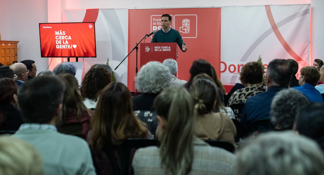 Manolo Borrego llena la sede del PSOE de Don Benito