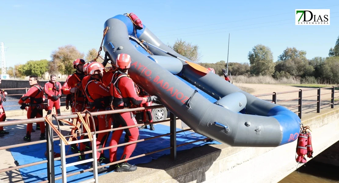 Así han sido las duras prácticas de rescate de ASPEX Y Bomberos de Badajoz