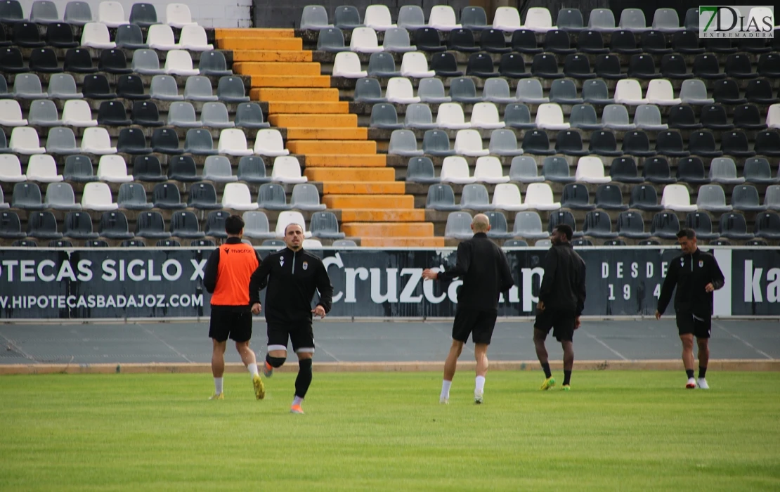 Primer entrenamiento y declaraciones del nuevo entrenador del CD Badajoz