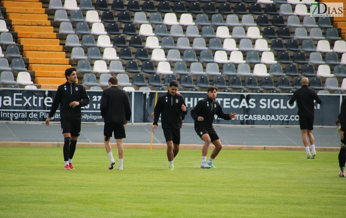 Primer entrenamiento y declaraciones del nuevo entrenador del CD Badajoz