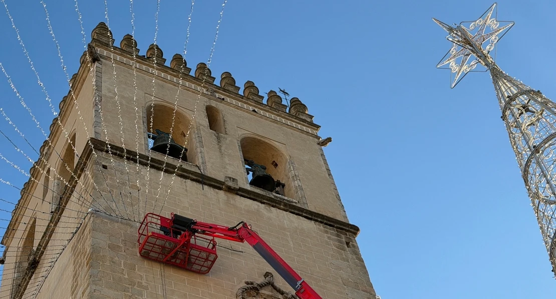 El PSOE pide al PP que haga público el informe sobre la caída de las guirnaldas en la Plaza de España