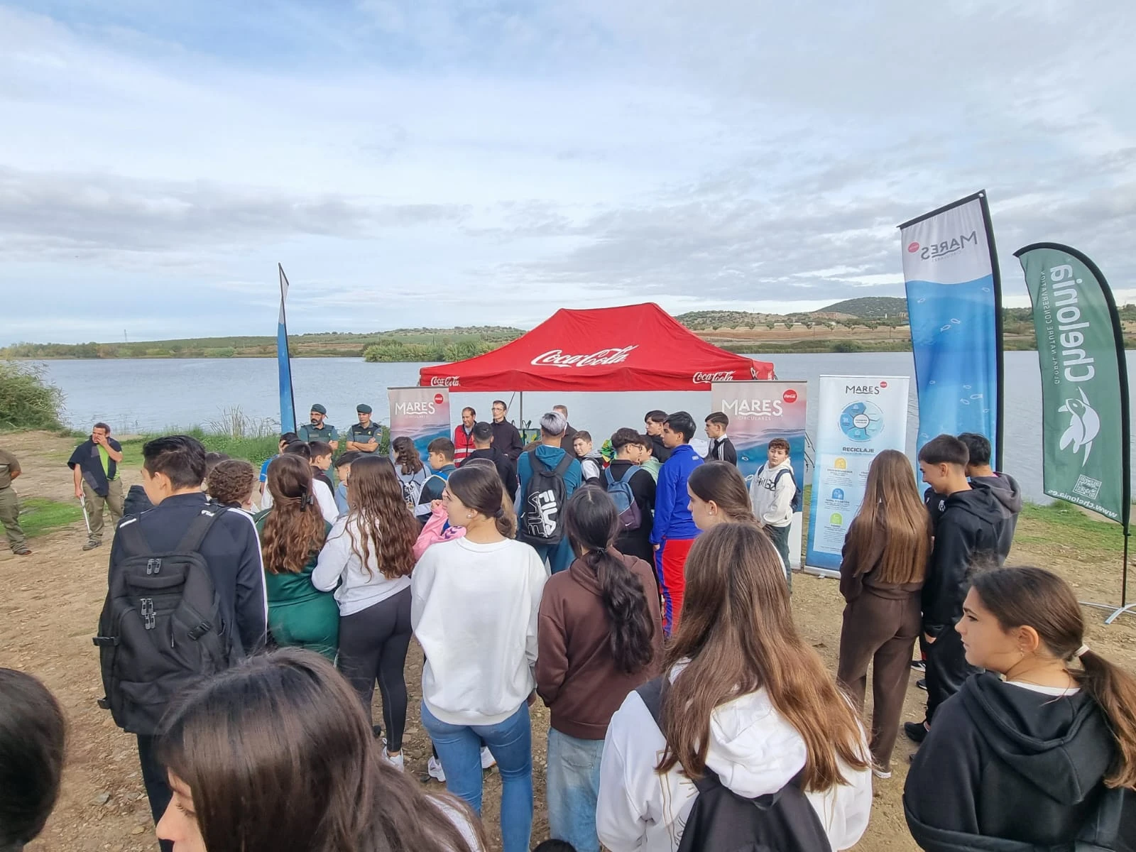 Voluntarios de Coca-Cola participan en la Semana del Voluntariado en Badajoz.
