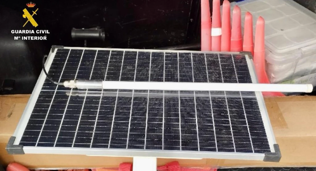 Roban una placa solar y una antena GPS en una finca cacereña: los pillan siguiendo la señal