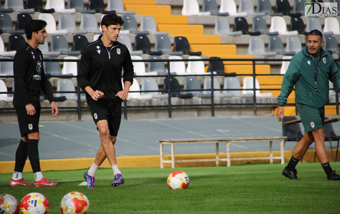 Primer entrenamiento y declaraciones del nuevo entrenador del CD Badajoz