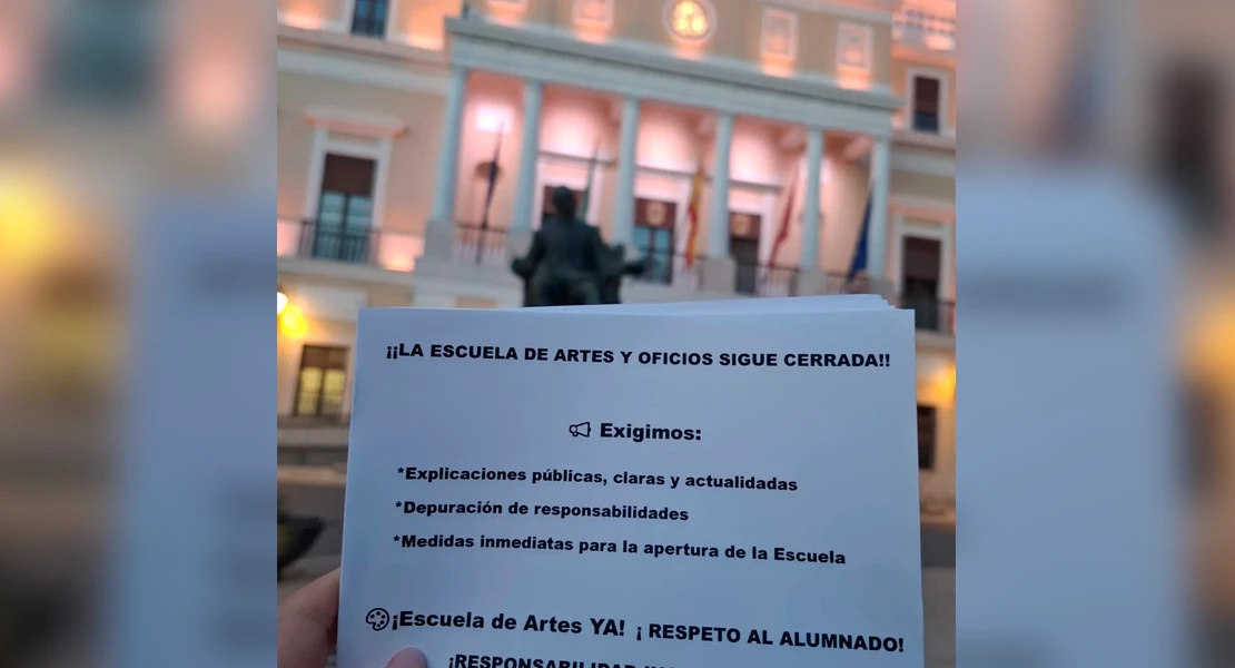 Los alumnos de la Escuela de Artes de Badajoz estallan: "Llevamos un año y medio sin clases"