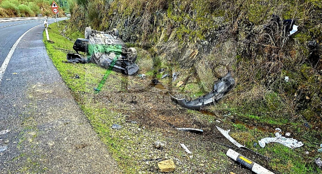 Espectacular accidente cerca de Jerez de los Caballeros, en la N-435