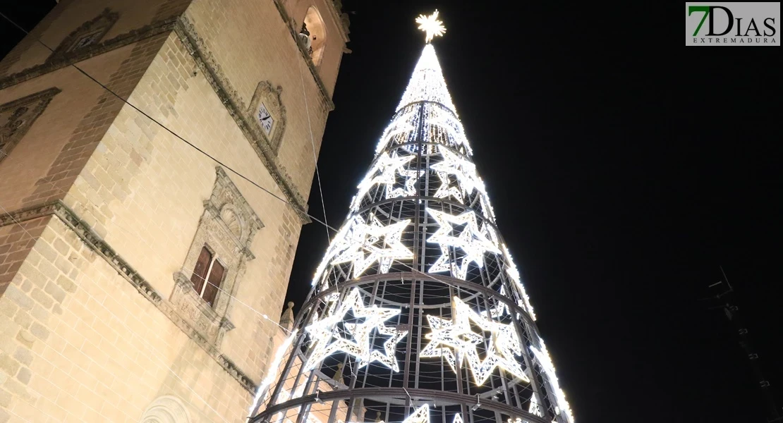 La decoración navideña de Badajoz cambia su típico árbol luminoso por una nueva apuesta