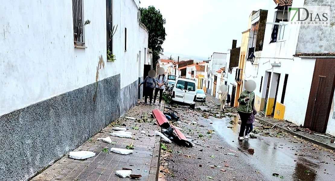Un tornado arrasa Zarza de Alange y deja graves daños materiales