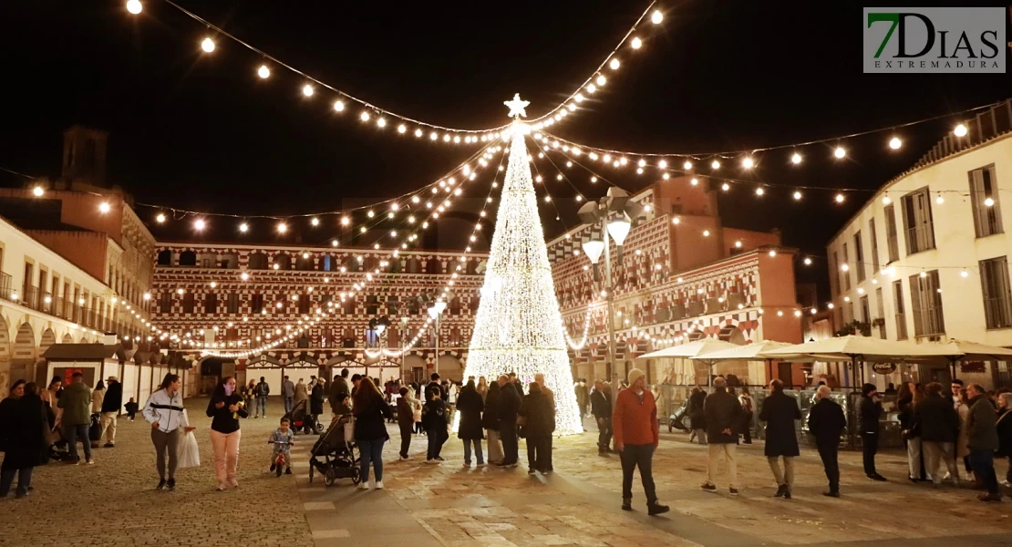 Comienza la Navidad en Badajoz: cientos de visitantes inauguran el encendido de luces