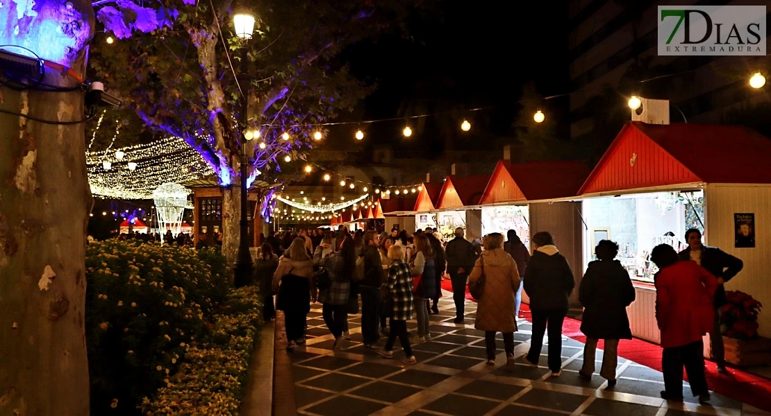 Comienza la Navidad en Badajoz: cientos de visitantes inauguran el encendido de luces