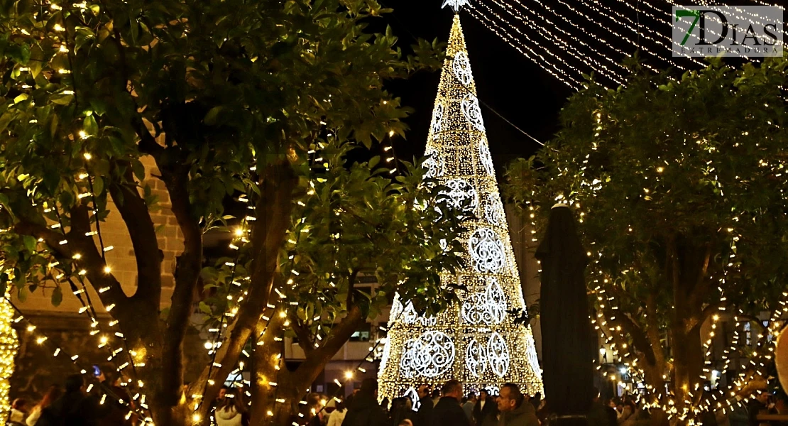 Comienza la Navidad en Badajoz: cientos de visitantes inauguran el encendido de luces