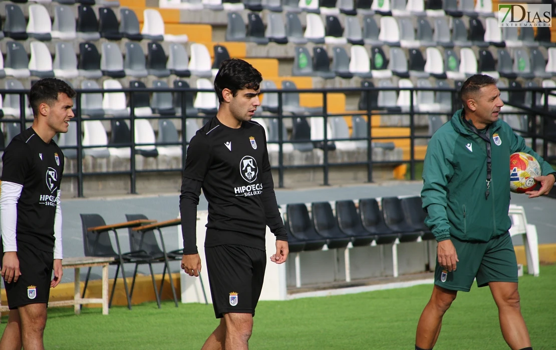 Primer entrenamiento y declaraciones del nuevo entrenador del CD Badajoz