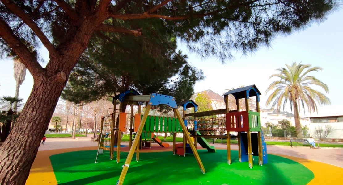 Cierran los parques y jardines de Badajoz tras las fuertes rachas de viento