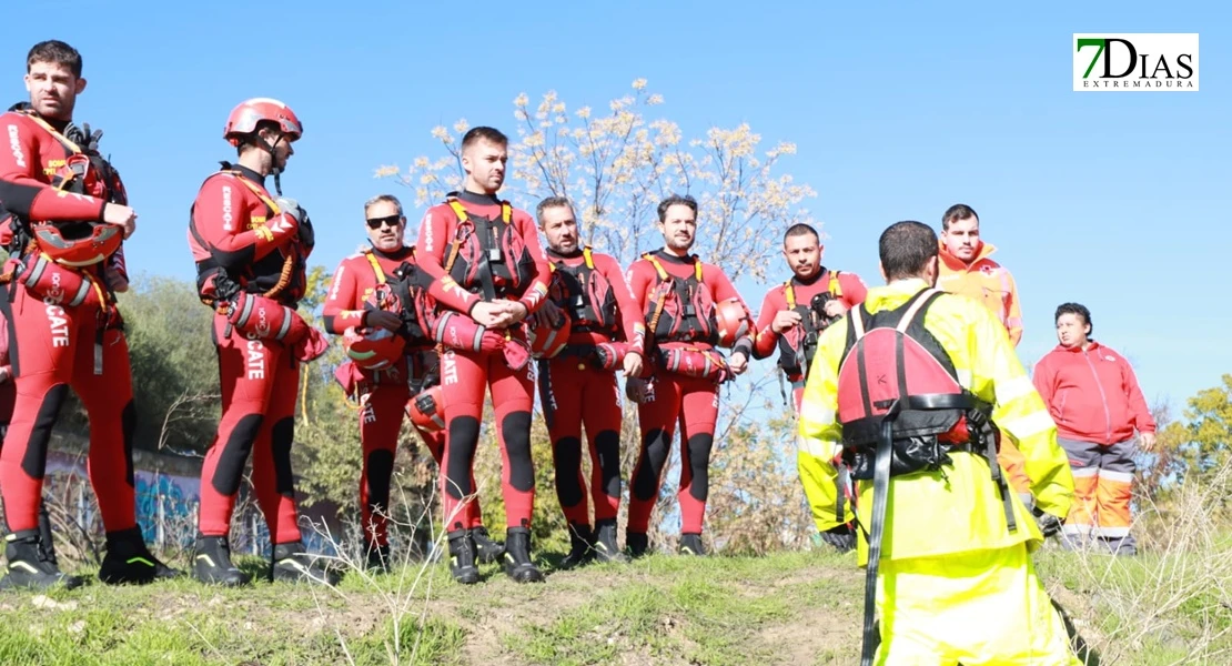 Así han sido las duras prácticas de rescate de ASPEX Y Bomberos de Badajoz