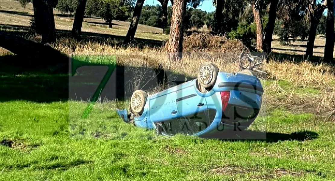 Una salida de vía con vuelco deja dos heridos cerca de Badajoz