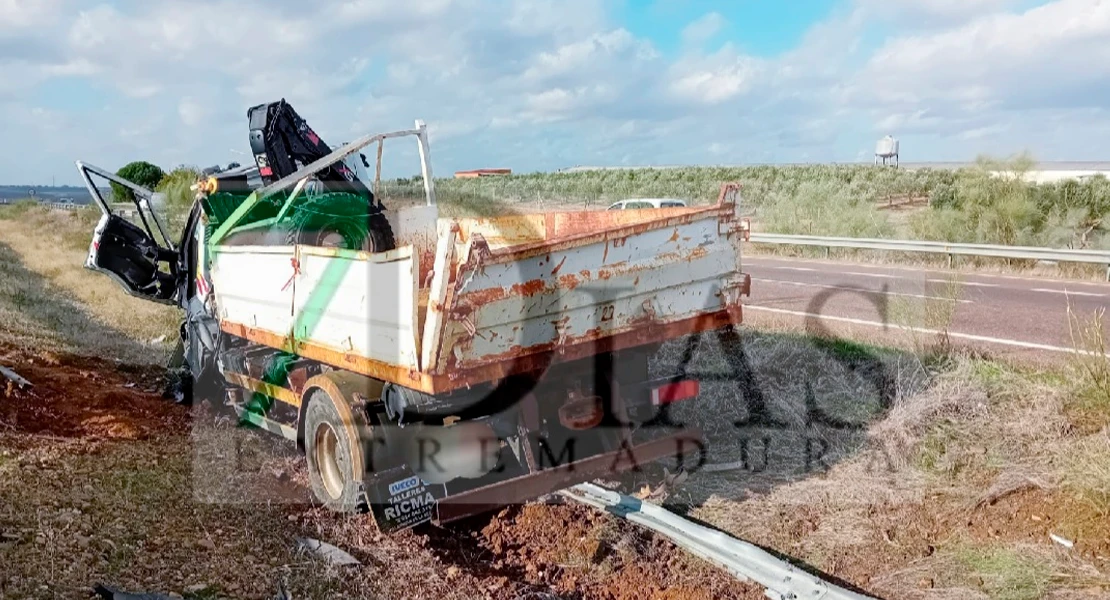 Bomberos excarcelan a un hombre herido tras accidentarse en la A-5