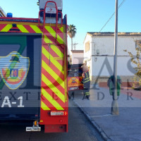 Bomberos de Badajoz intervienen de urgencia para rescatar a un vecino en Balboa