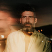 Alberttinny recompone las piezas rotas de su vida con su primer disco como solista