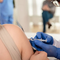 El SES prolonga una semana más la vacunación de gripe y covid por la tarde y sin cita previa