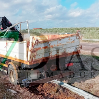 Bomberos excarcelan a un hombre herido tras accidentarse en la A-5