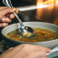 Detectan piezas de metal y caucho en sopa deshidratada de una conocida marca
