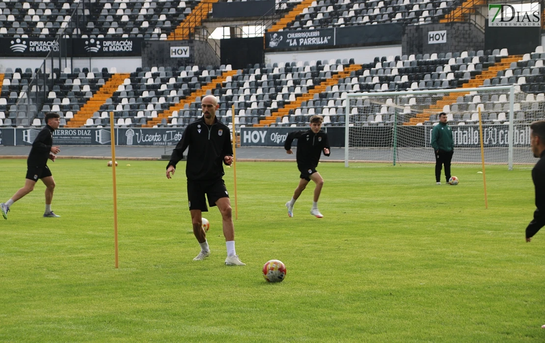 Primer entrenamiento y declaraciones del nuevo entrenador del CD Badajoz