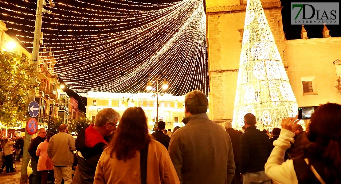 Comienza la Navidad en Badajoz: cientos de visitantes inauguran el encendido de luces