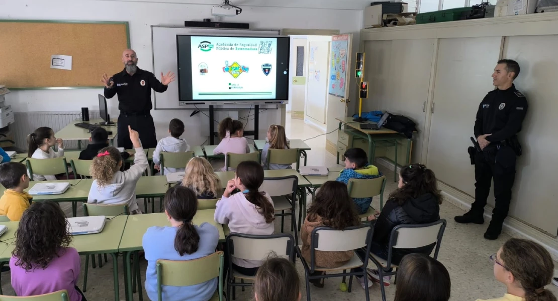 Policías locales impartirán formación vial a escolares de toda Extremadura