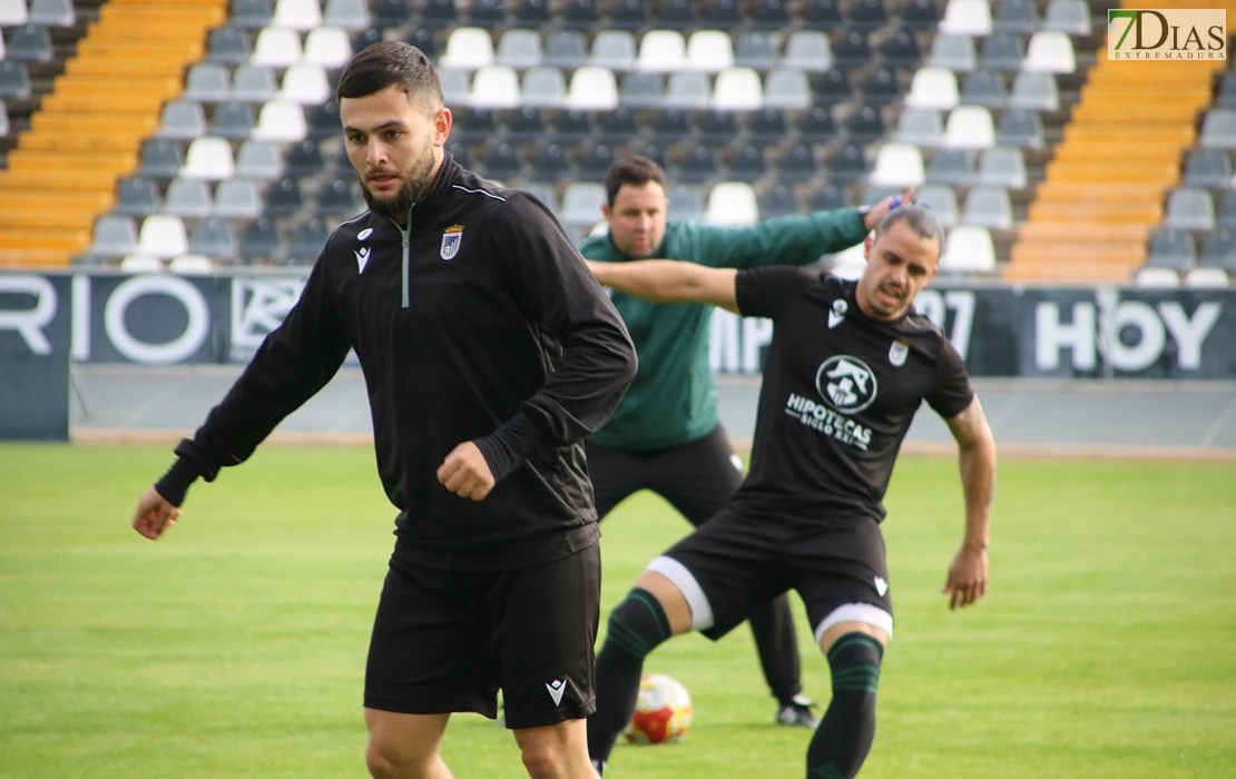 Primer entrenamiento y declaraciones del nuevo entrenador del CD Badajoz