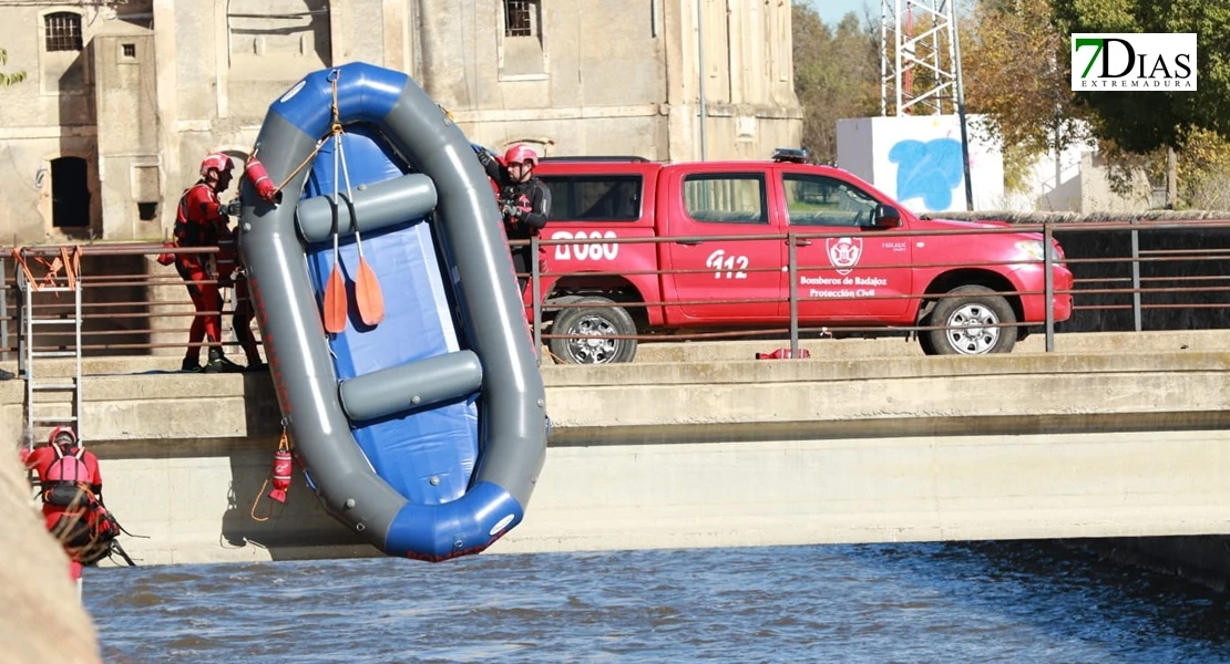 Así han sido las duras prácticas de rescate de ASPEX Y Bomberos de Badajoz
