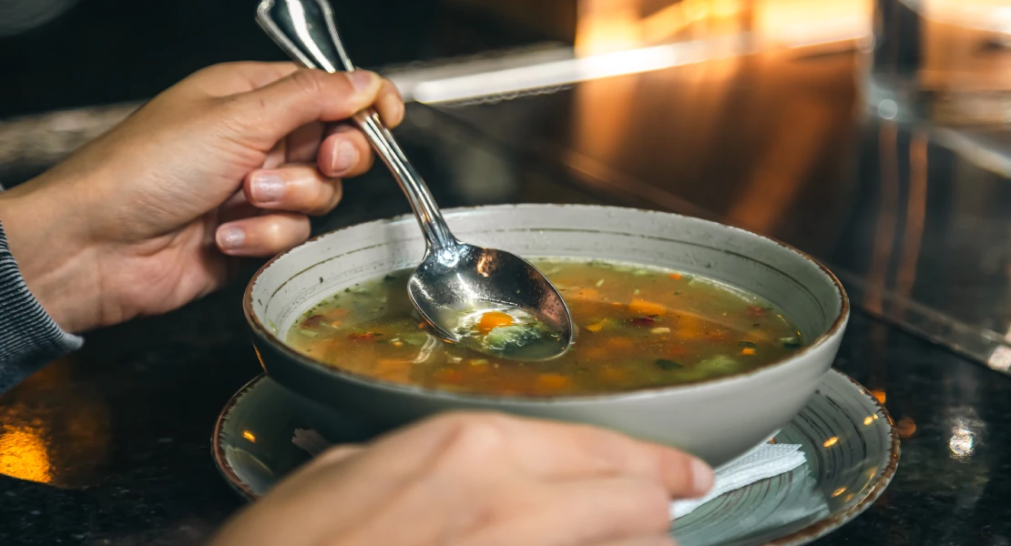 Detectan piezas de metal y caucho en sopa deshidratada de una conocida marca