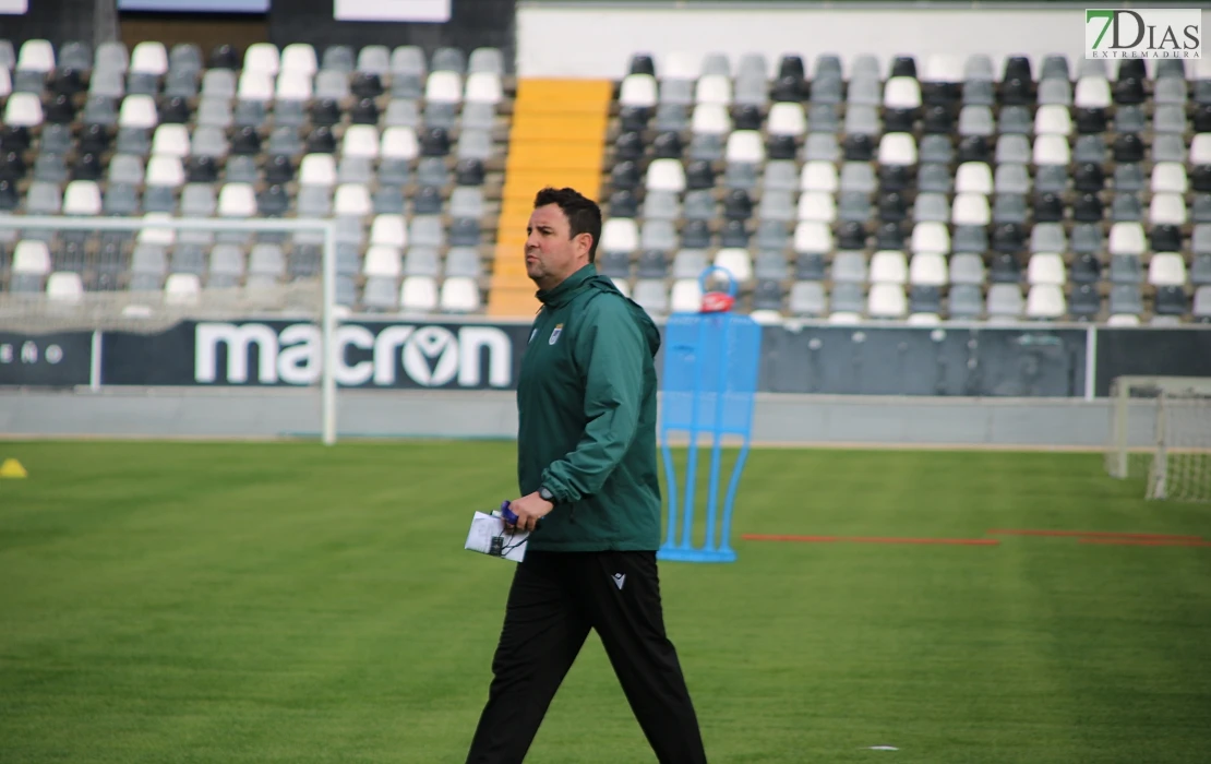 Primer entrenamiento y declaraciones del nuevo entrenador del CD Badajoz