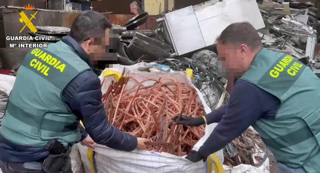 Golpe al robo de cobre: un grupo actuó en fotovoltaicas y fábricas de Badajoz y Cáceres
