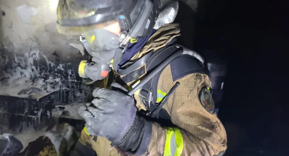 Un incendio arrasa una vivienda en el Cerro de Reyes esta madrugada