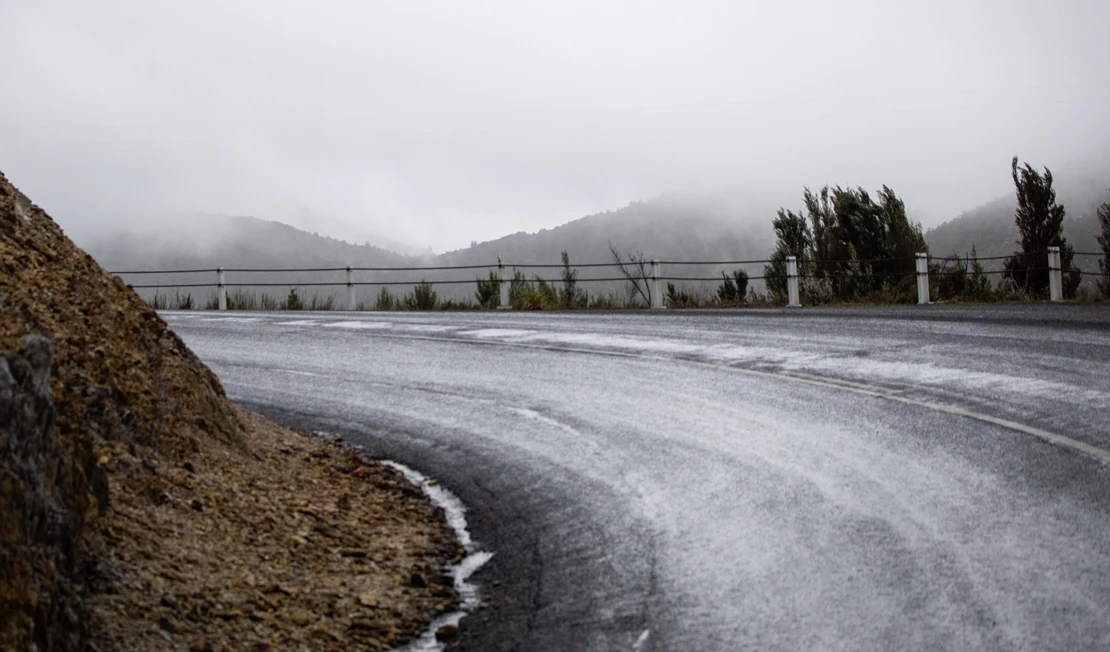 La DGT alerta sobre la presencia de hielo y nieve en las carreteras