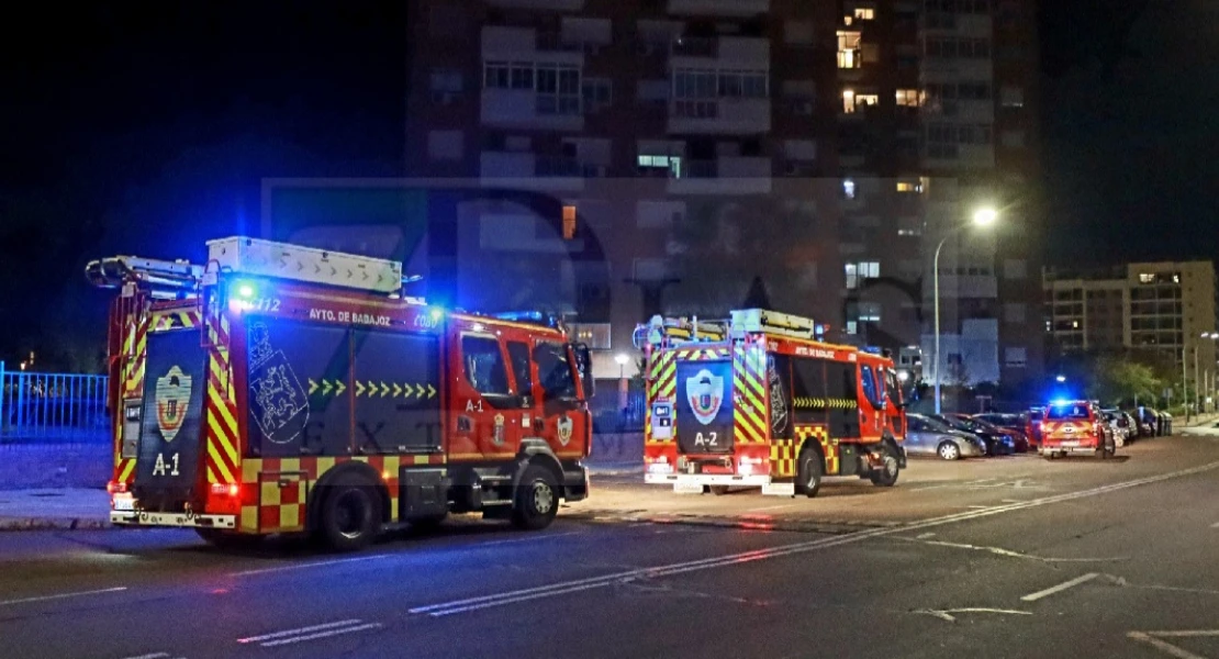 Susto en Badajoz la pasada noche por un incendio en una vivienda de la avenida del Perú