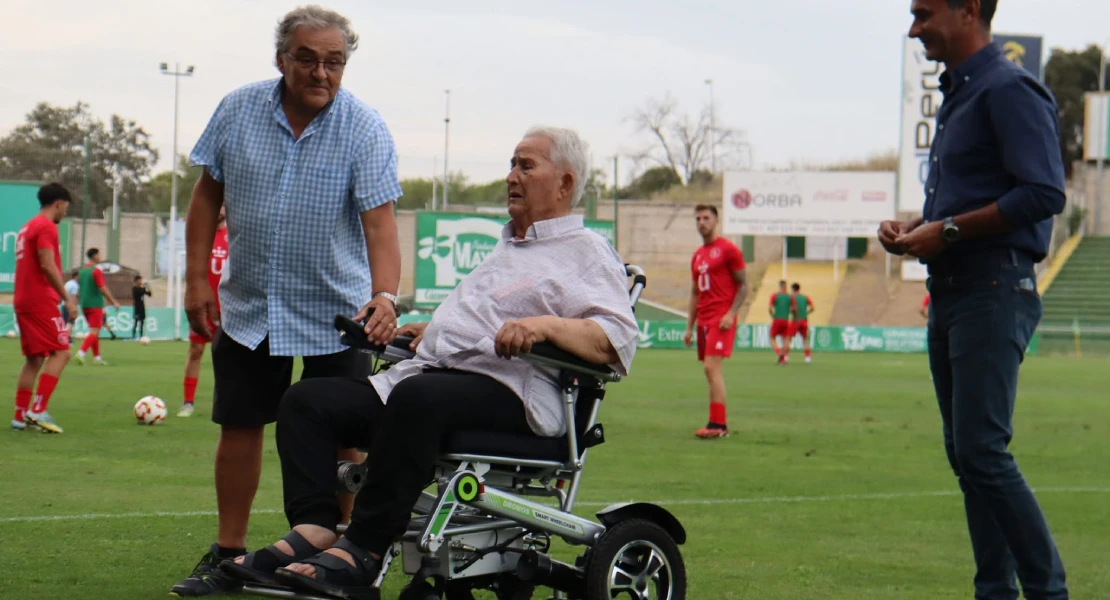El CP Cacereño despide a un histórico seguidor: su abonado número 1