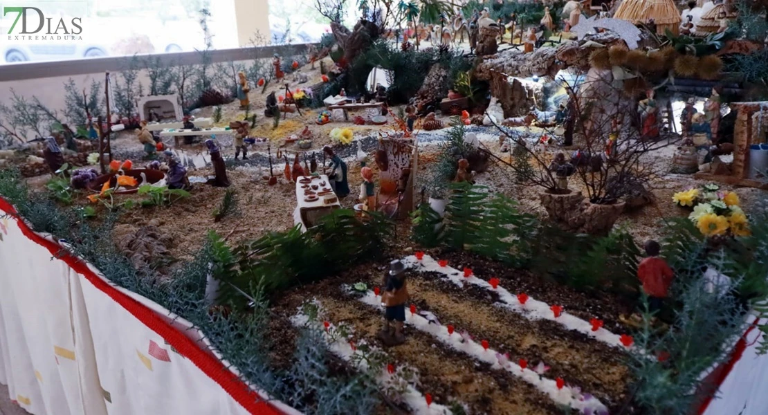 Víctor y el belén que une a los vecinos de un edifico de Badajoz