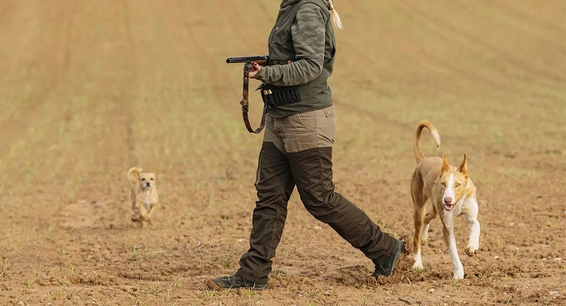 PACMA critica a los partidos políticos extremeños por apoyar la caza en la región