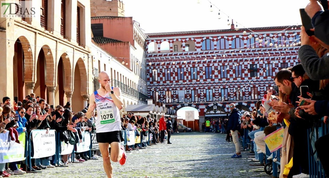La San Silvestre de Badajoz en imágenes: deporte, disfraces y espíritu navideño