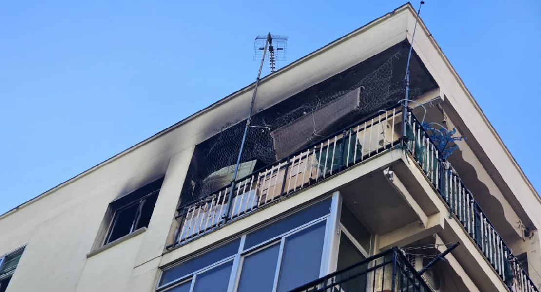 Un incendio de vivienda moviliza un amplio dispositivo durante la madrugada en Plasencia