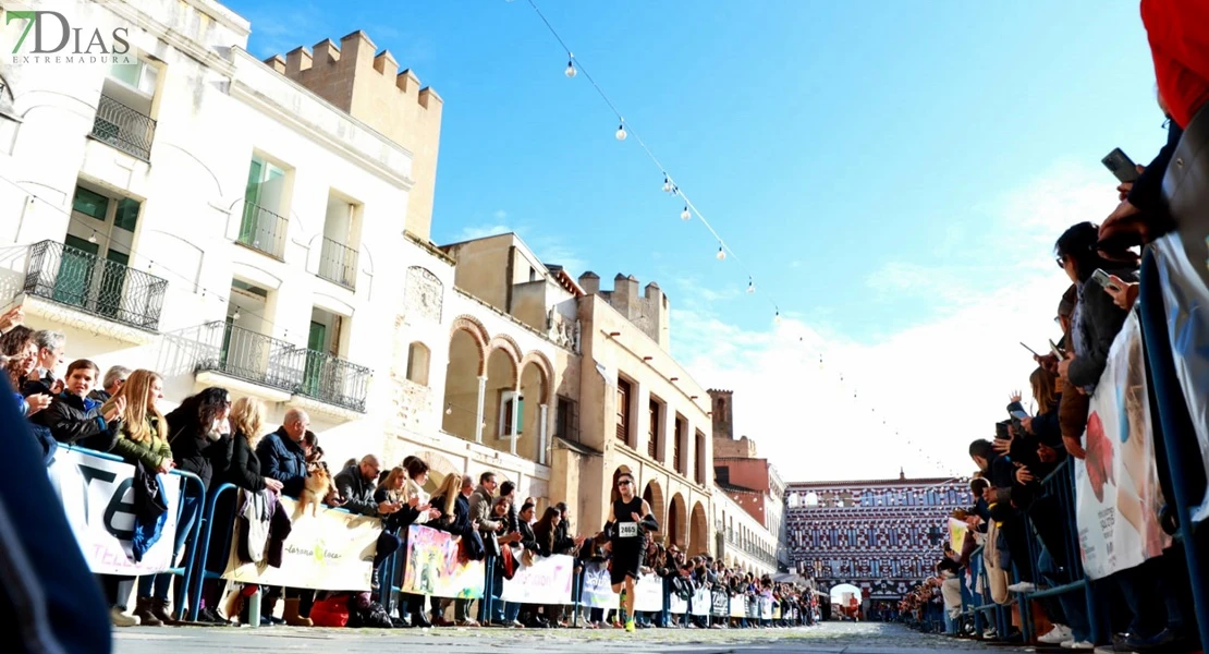 La San Silvestre de Badajoz en imágenes: deporte, disfraces y espíritu navideño
