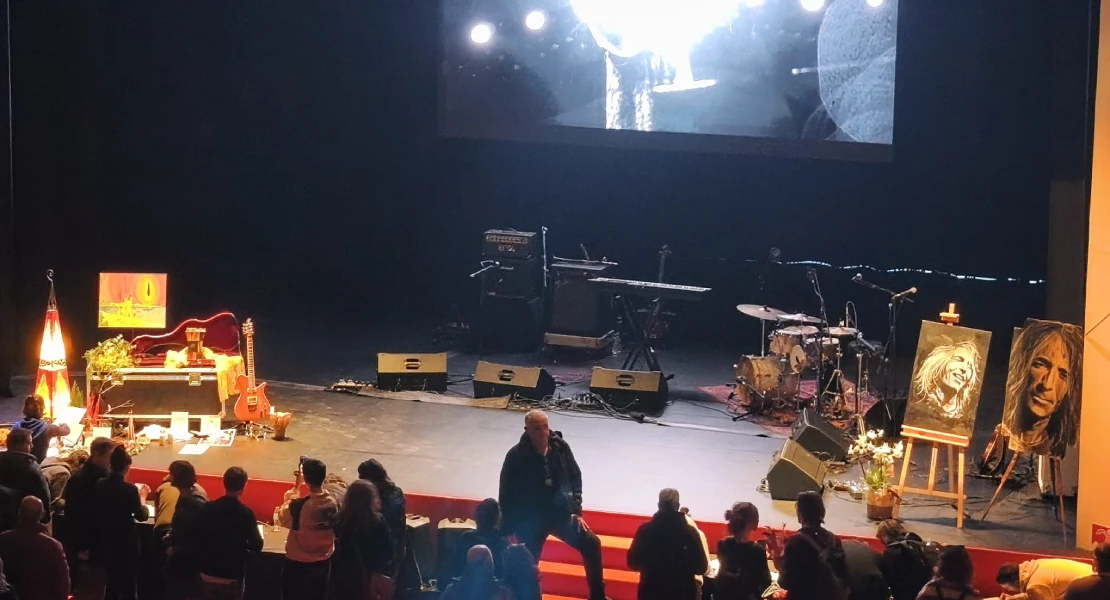 FOTONOTICIA: Así ha sido el homenaje a Robe Iniesta en Plasencia