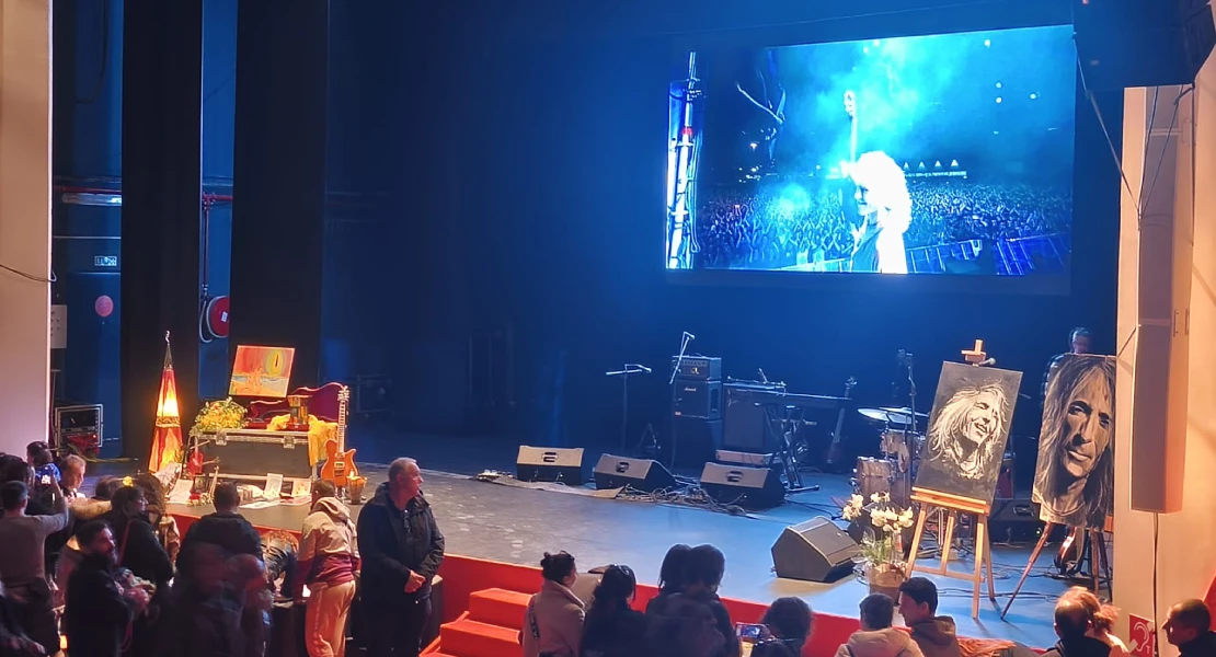 FOTONOTICIA: Así ha sido el homenaje a Robe Iniesta en Plasencia