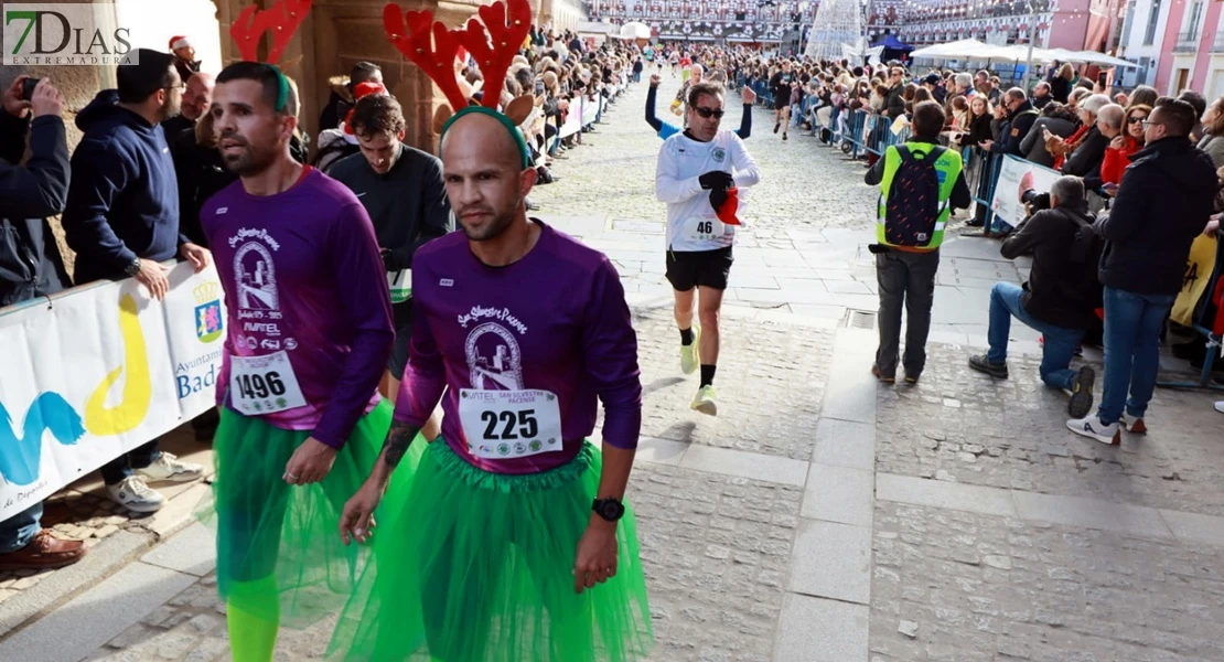 La San Silvestre de Badajoz en imágenes: deporte, disfraces y espíritu navideño