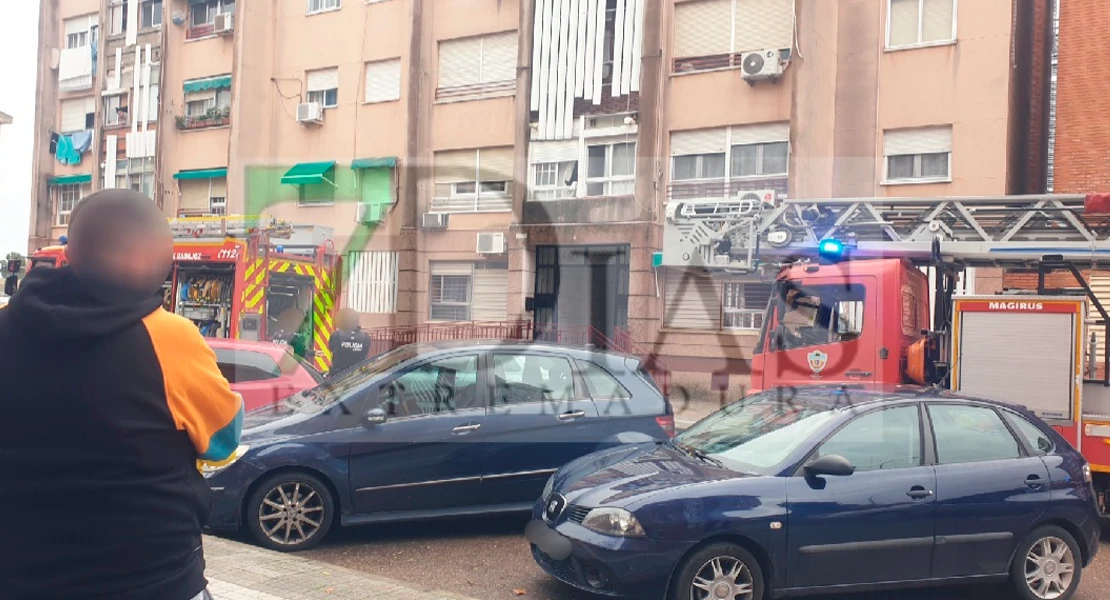 Un incendio de vivienda moviliza a los servicios de emergencia en Badajoz