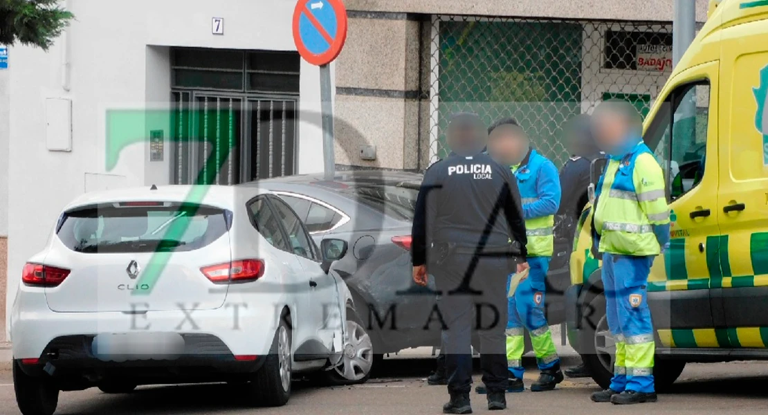 Pierde el control de su coche y acaba empotrada contra un vehículo en Badajoz