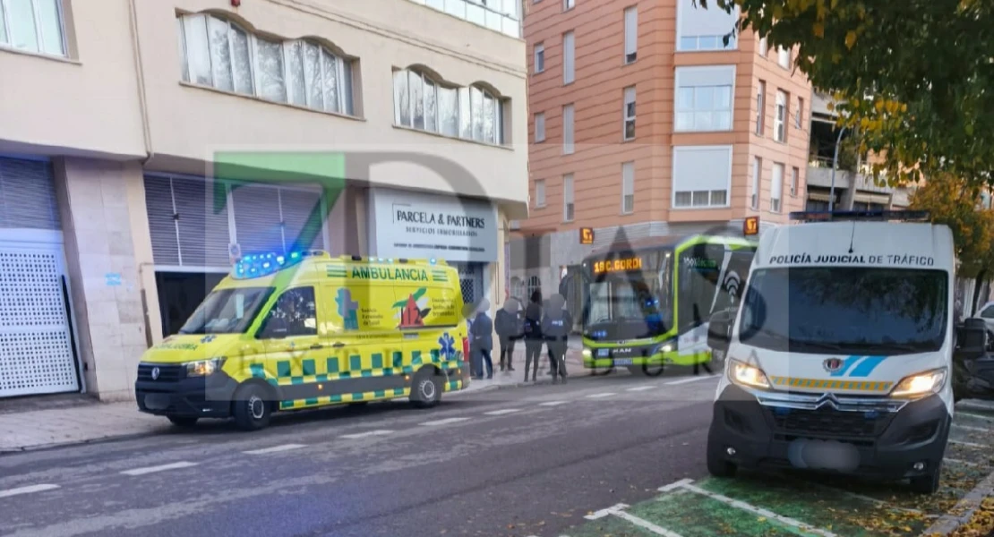 Un conductor de Tubasa asiste a una mujer accidentada en Badajoz